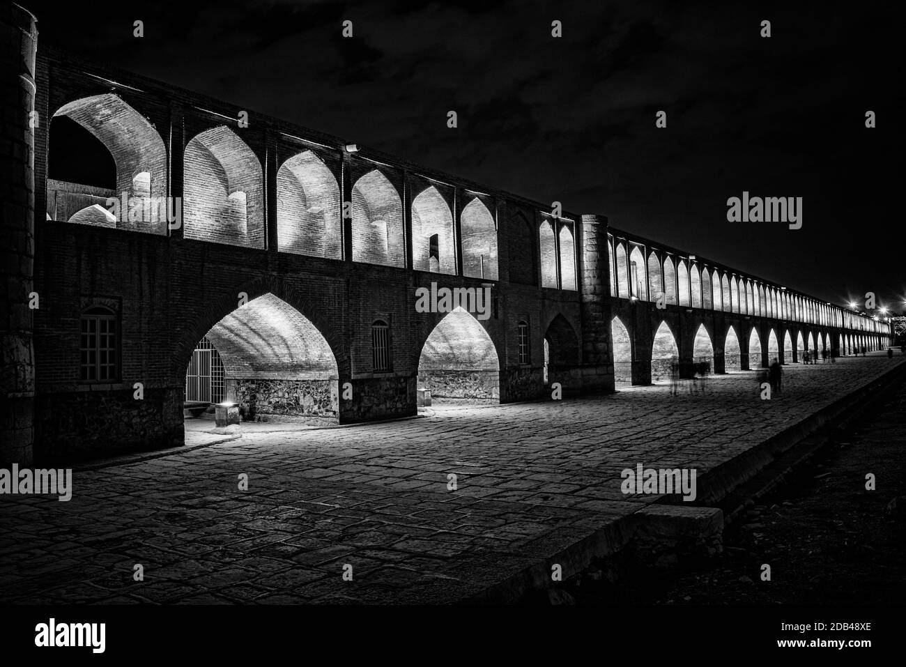 Ponte Allahverdi Khan o ponte si-o-se-pol sul fiume Zayandeh, Isfahan, Iran Foto Stock