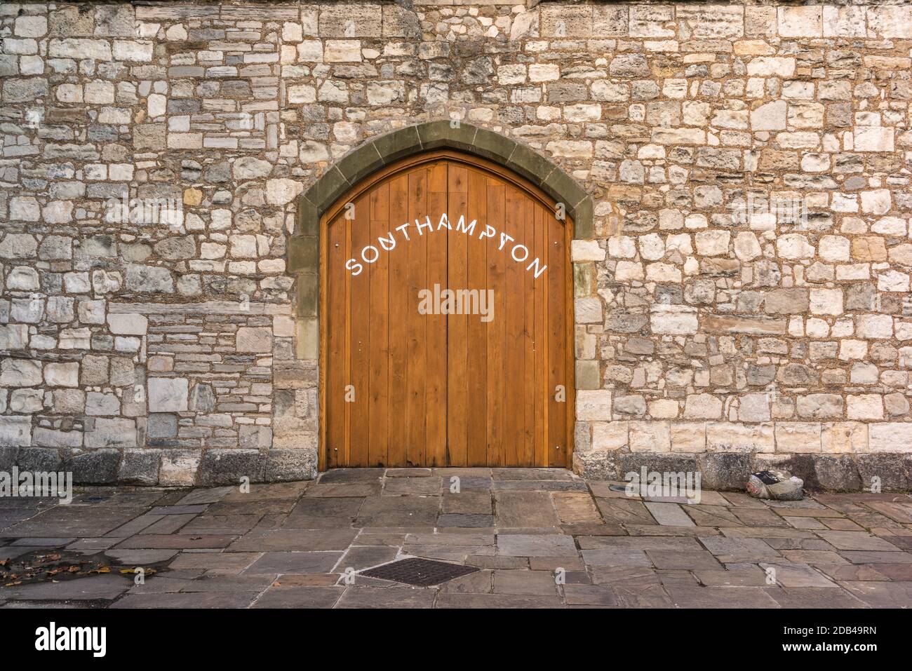 Ingresso alla Gods House Tower (GHT) - una torre di gatehouse del 13 ° secolo recentemente convertito luogo di arte e patrimonio nella città di Southampton, Regno Unito Foto Stock