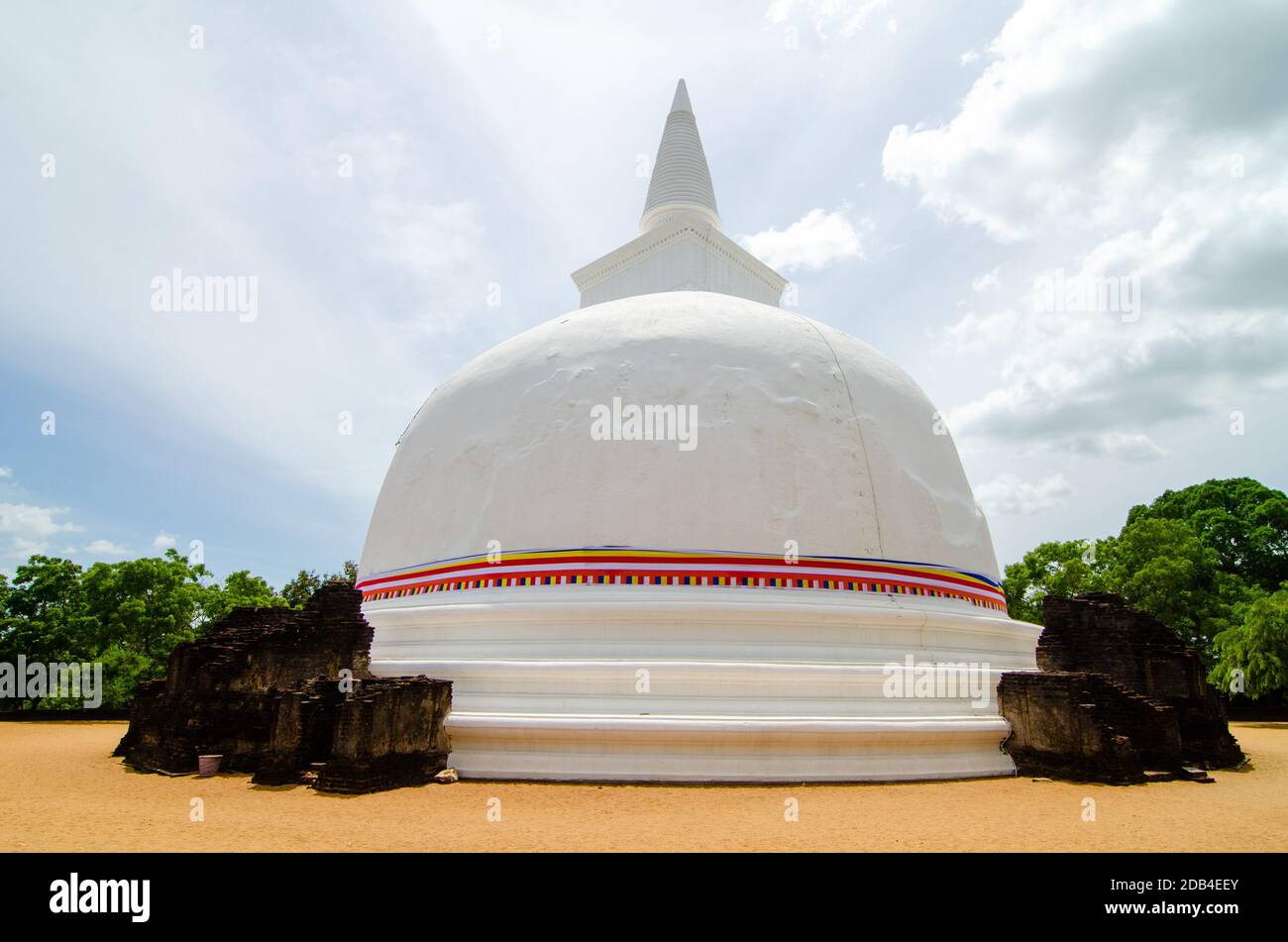 Il Kiri Vehera del XII secolo si trova nel distretto di Polonnaruwa, nella provincia centrale del Nord, nello Sri Lanka. È attribuito alla regina Sukhadra, uno dei conso Foto Stock