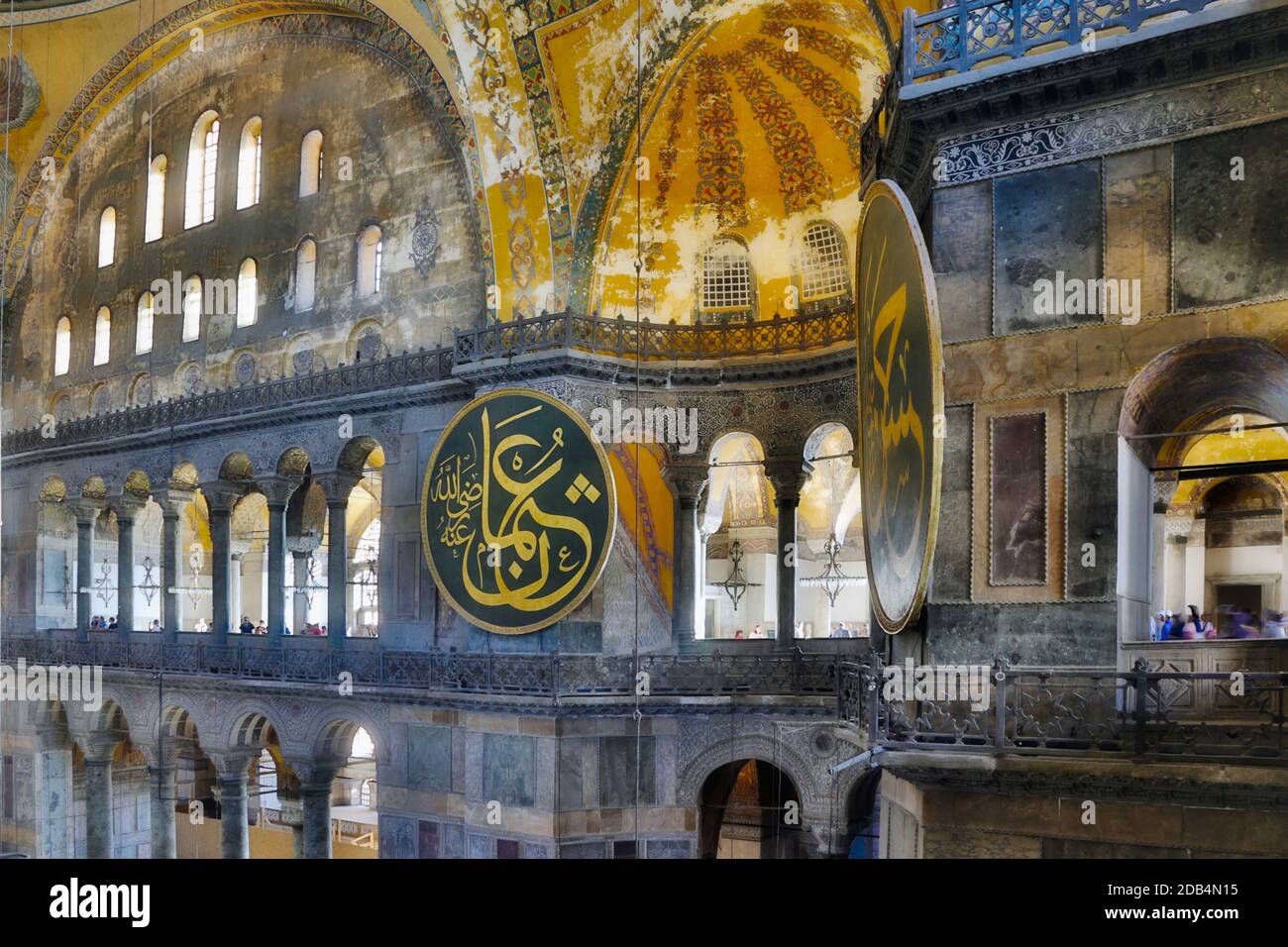 Istanbul, Turchia. Haghia Sophia o Hagia Sophia o Ayasofya. Costruito come una chiesa nel 6 ° secolo, utilizzato come moschea dal 1453, un museo da 1935 un Foto Stock