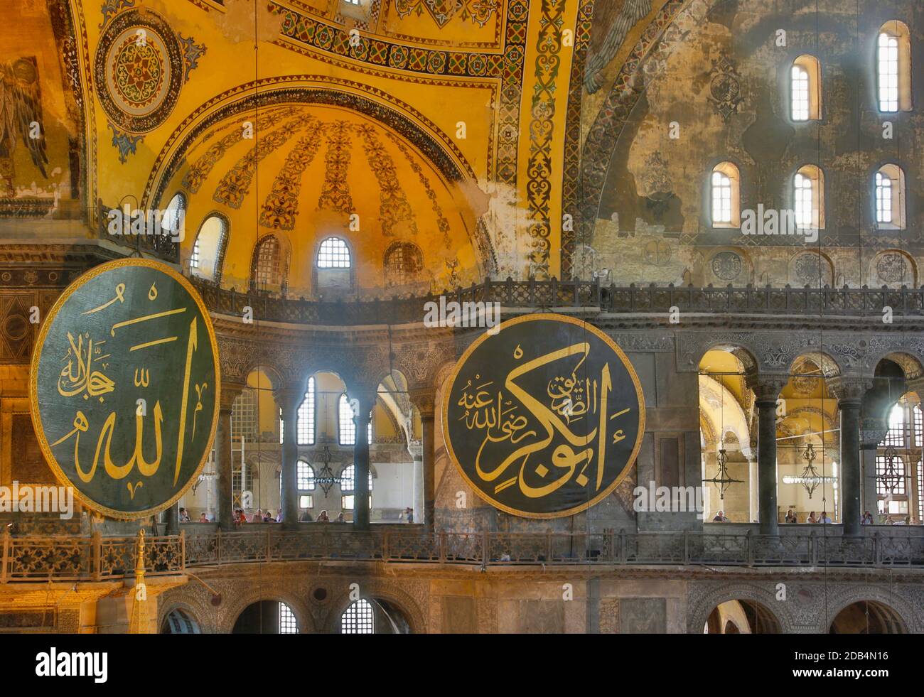Istanbul, Turchia. Haghia Sophia o Hagia Sophia o Ayasofya. Costruito come una chiesa nel 6 ° secolo, utilizzato come moschea dal 1453, un museo da 1935 un Foto Stock