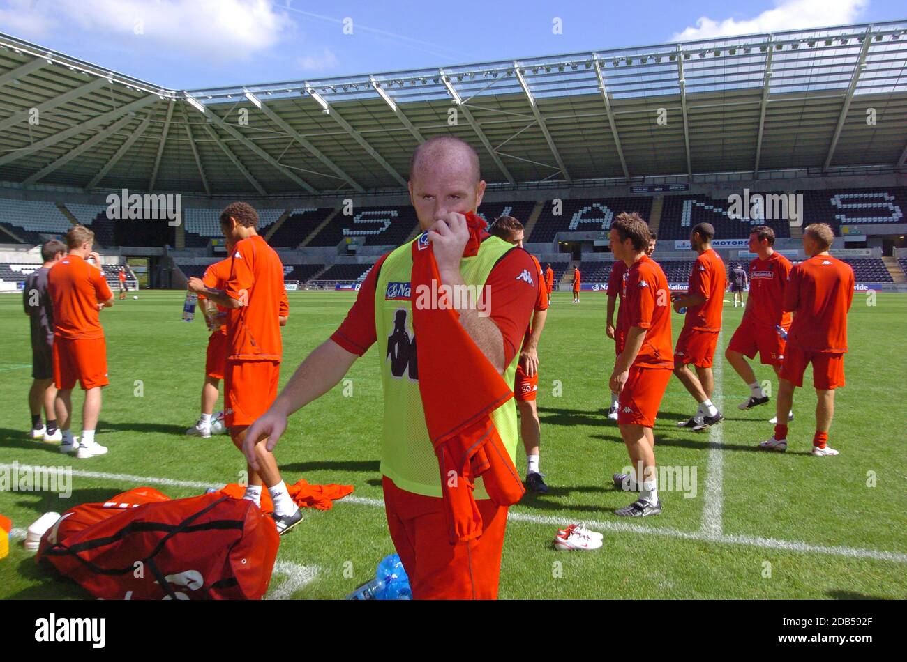 John Hartson si allenò con la squadra di calcio del Galles al Liberty Stadium di Swansea nell'agosto 2005. Foto Stock