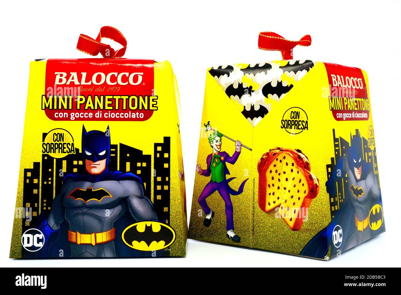 Torta di Natale tradizionale italiana Panettone BATMAN prodotto dalla  Compagnia Italiana di Pasticceria BALOCCO. Batman è un marchio di DC Comics  WB SHIELD WB Foto stock - Alamy