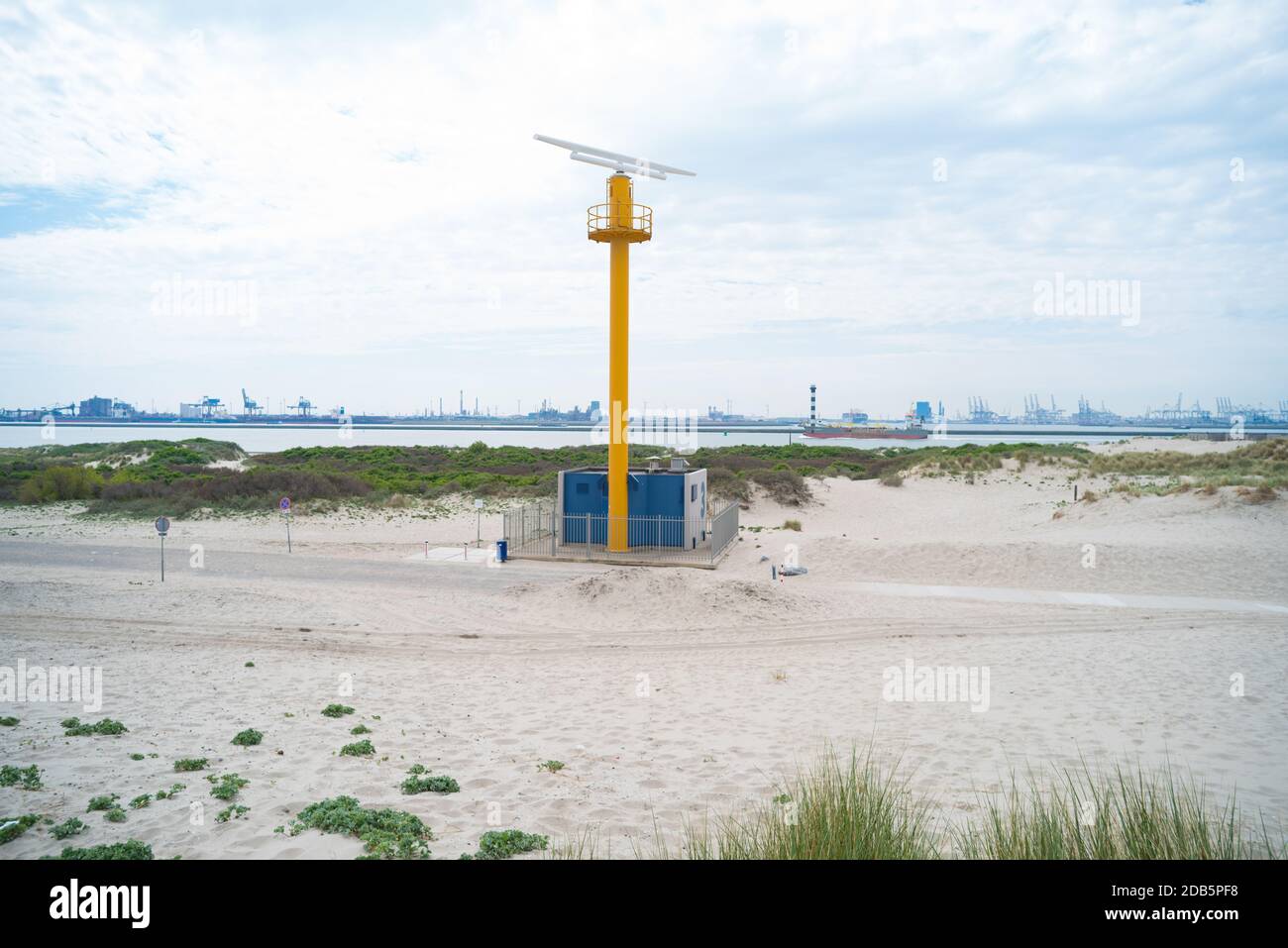 Apparecchiature radar per la sorveglianza del porto a Rotterdam nei Paesi Bassi Foto Stock