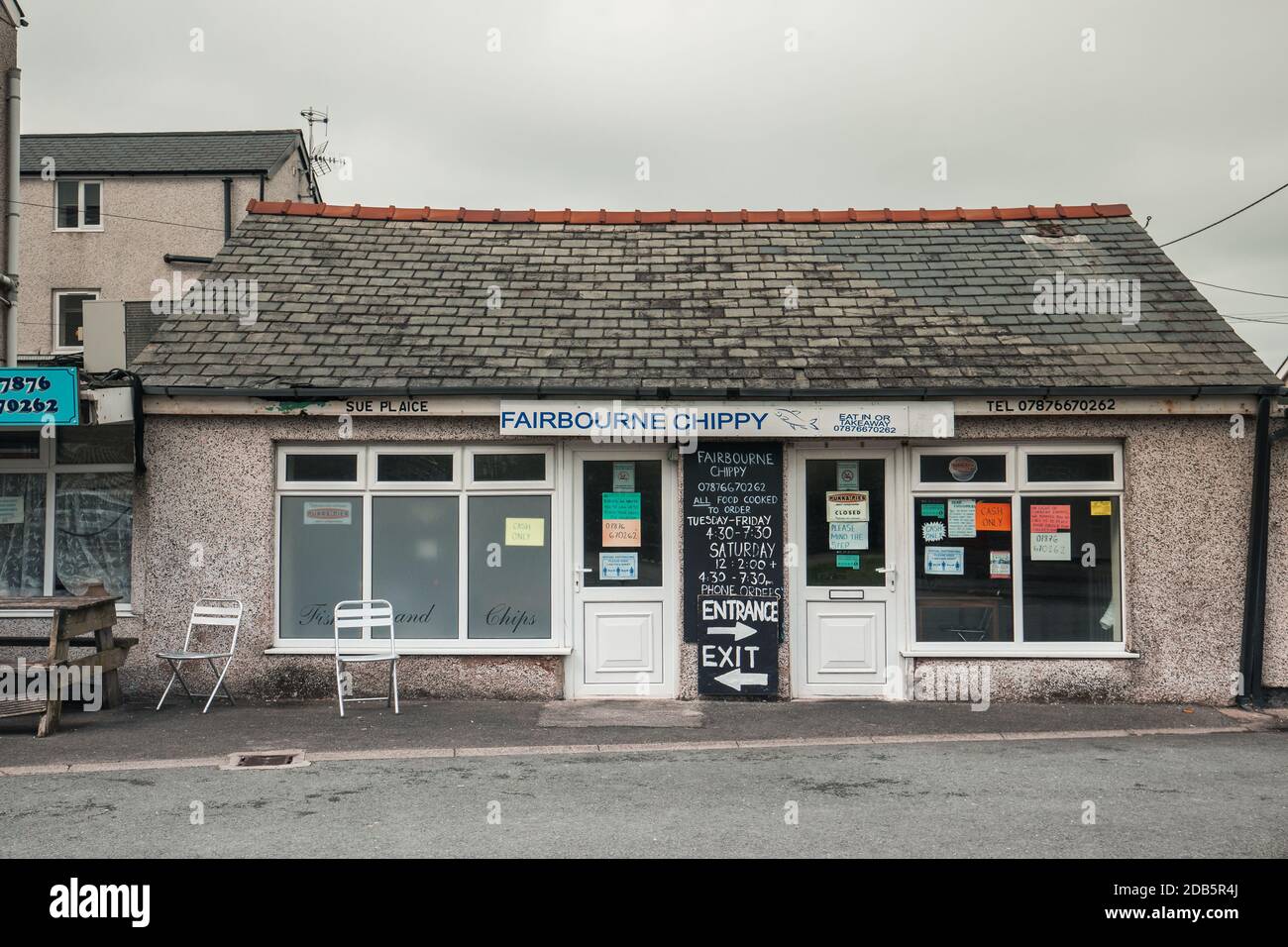 Negozio tradizionale di pesce e patatine a Fairbourne, galles del Nord, Regno Unito Foto Stock
