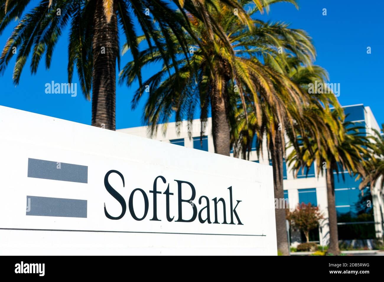 Firma di SoftBank presso la sede centrale del SoftBank Vision Fund nella Silicon Valley. SoftBank Group Corporation è un conglomerato multinazionale giapponese che detiene la partecipazione Foto Stock