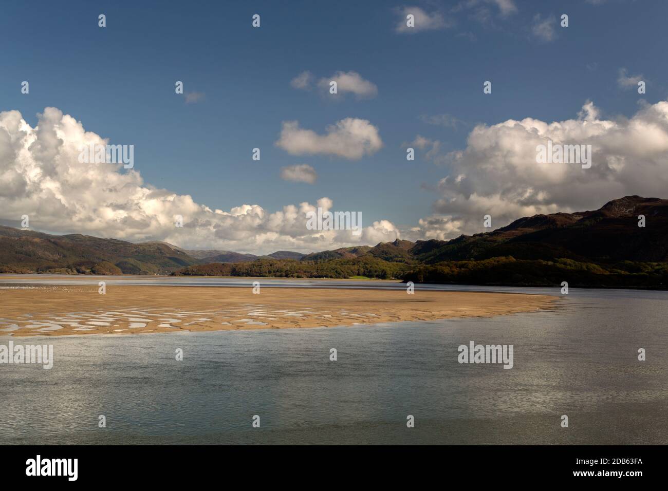 Vista del fiume Mawddach dal Viadotto di Barmouth su un autunno aflternnon Foto Stock