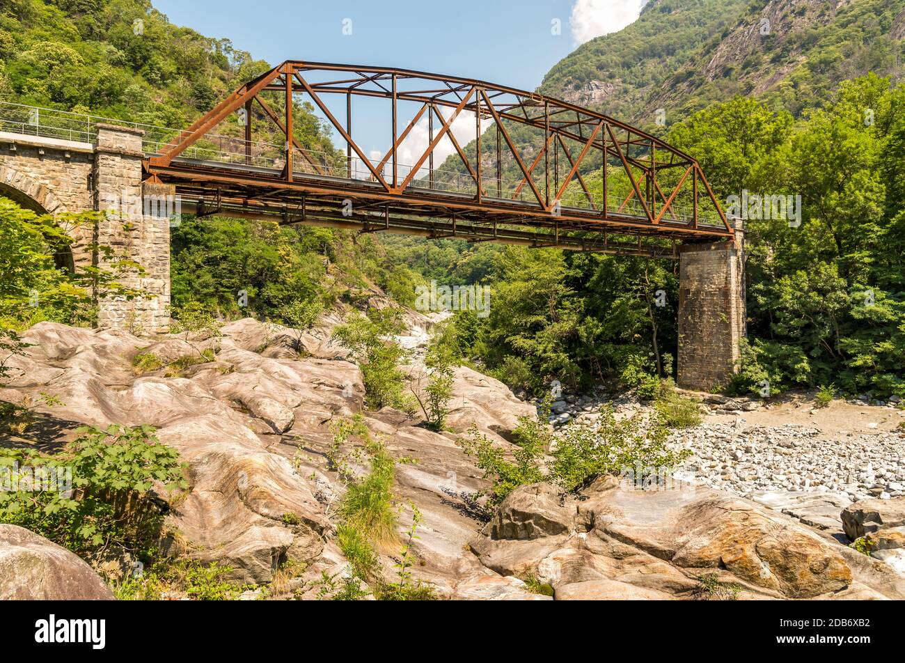 Ponte della Vallemaggia, la più lunga valle alpina del Canton Ticino in Svizzera Foto Stock