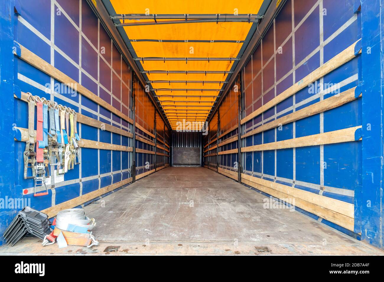 Camion di carico laterale immagini e fotografie stock ad alta risoluzione -  Alamy