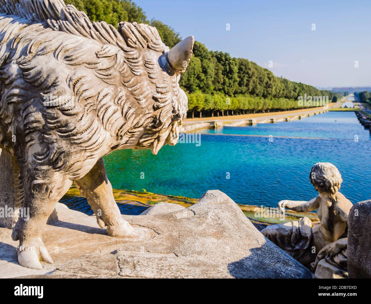 Splendida vista della Reggia di Caserta dalla fontana di Venere e Adonis, Italia Foto Stock