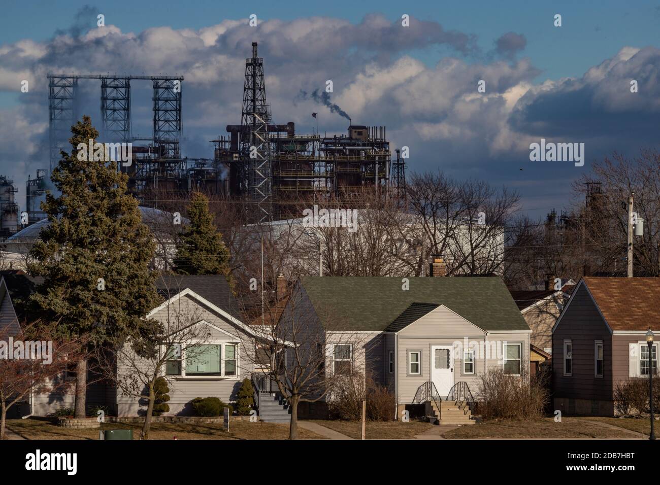 Raffineria di Whiting BP a Whiting, Indiana, con le vicine aree residenziali Foto Stock