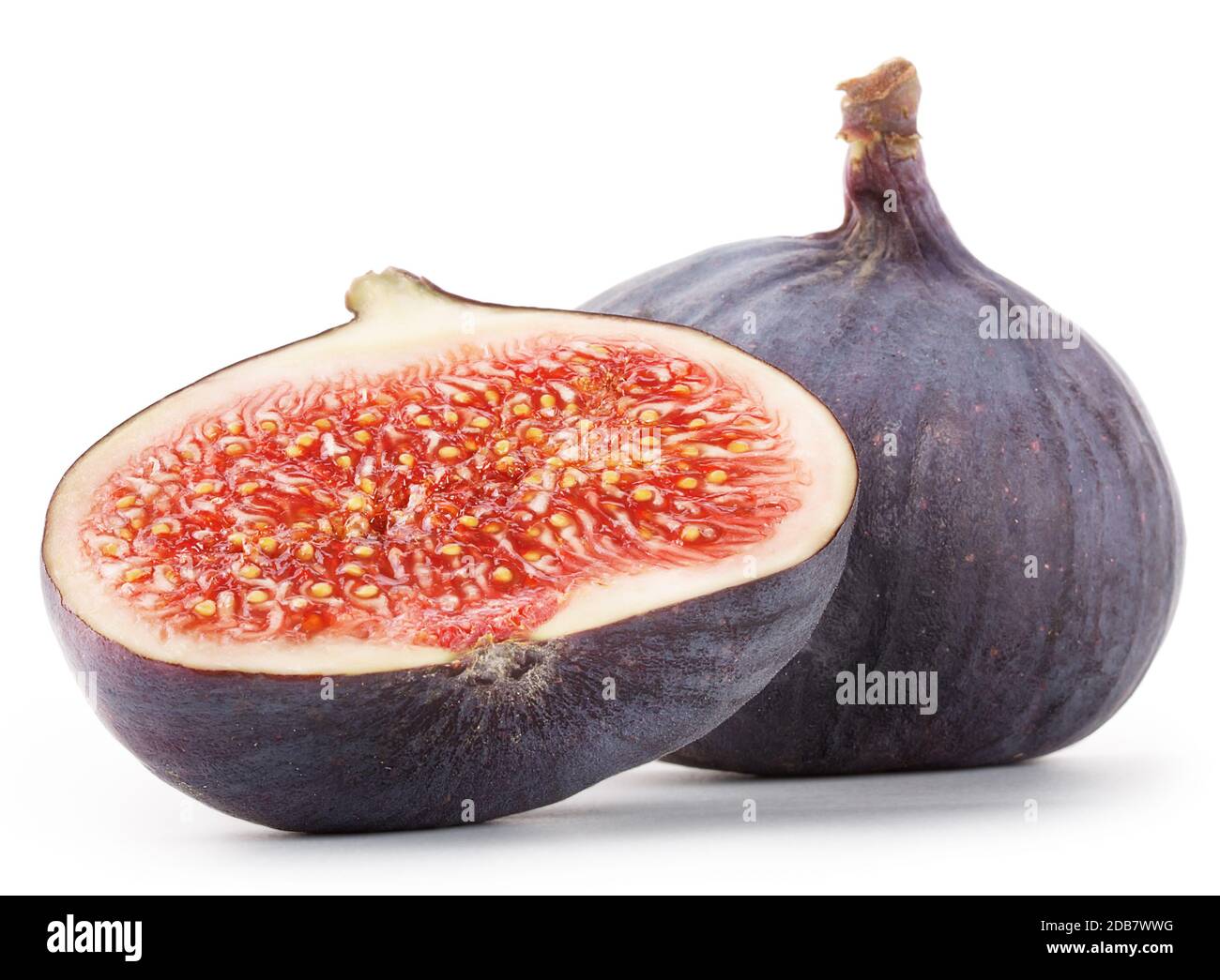 Fragrante ​​figs affettato isolati su sfondo bianco Foto Stock