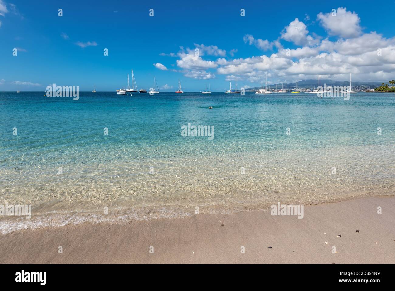 Vista di Anse Mitan Beach a Les Trois Ilets - Martinica FWI Foto Stock