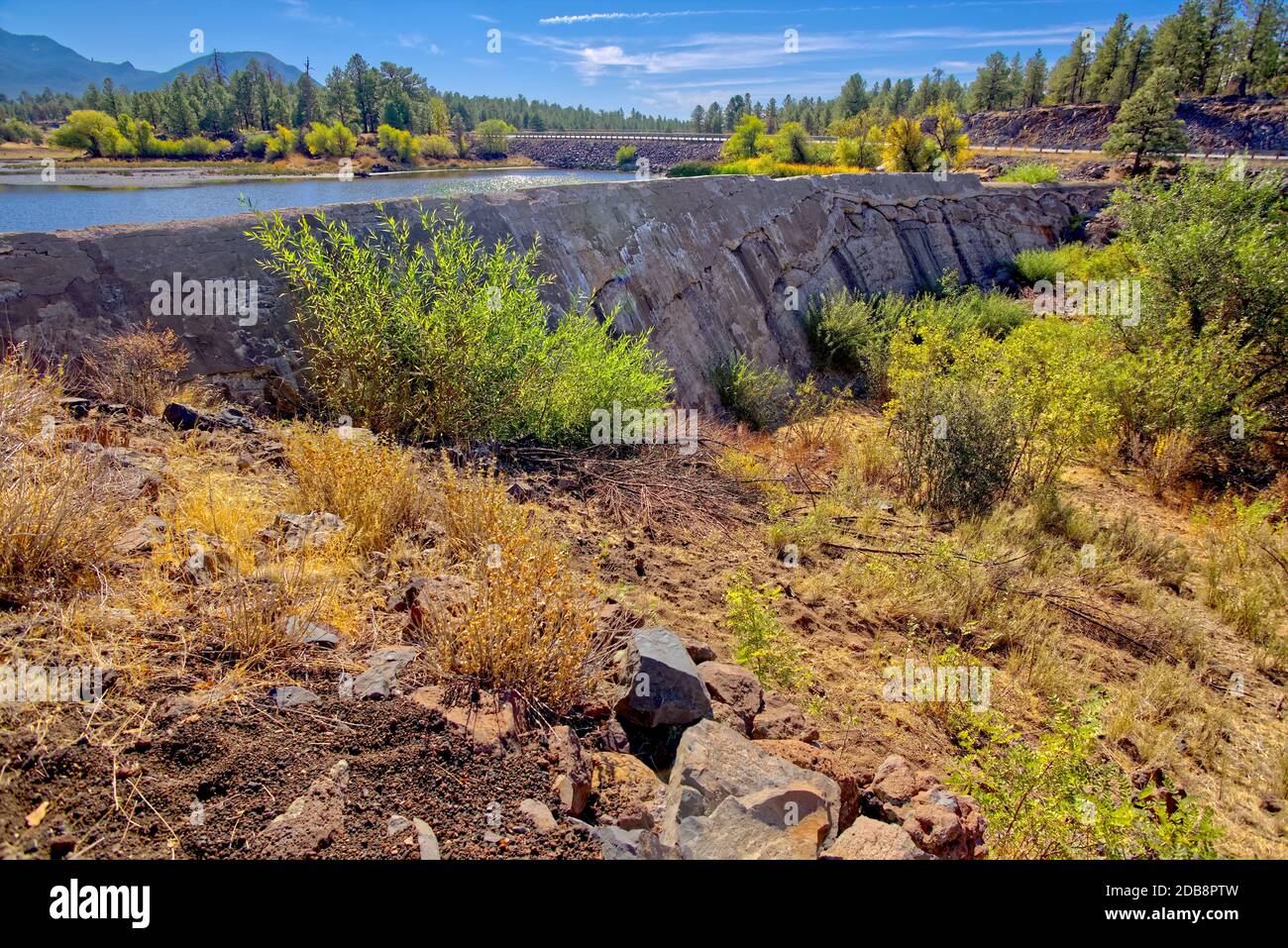 Muro di sbriciolamento del serbatoio McLellan vicino a Williams, Arizona, Stati Uniti Foto Stock