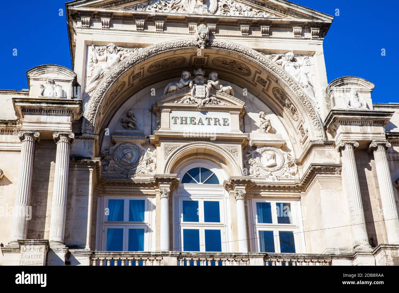 AVIGNONE, FRANCIA - MARZO, 2018: Teatro dell'Opera Grand Avignon a Place de l'Horloge ad Avignone, Francia Foto Stock