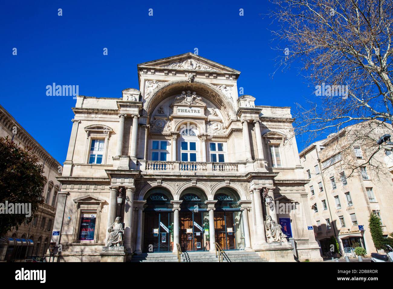 AVIGNONE, FRANCIA - MARZO, 2018: Teatro dell'Opera Grand Avignon a Place de l'Horloge ad Avignone, Francia Foto Stock