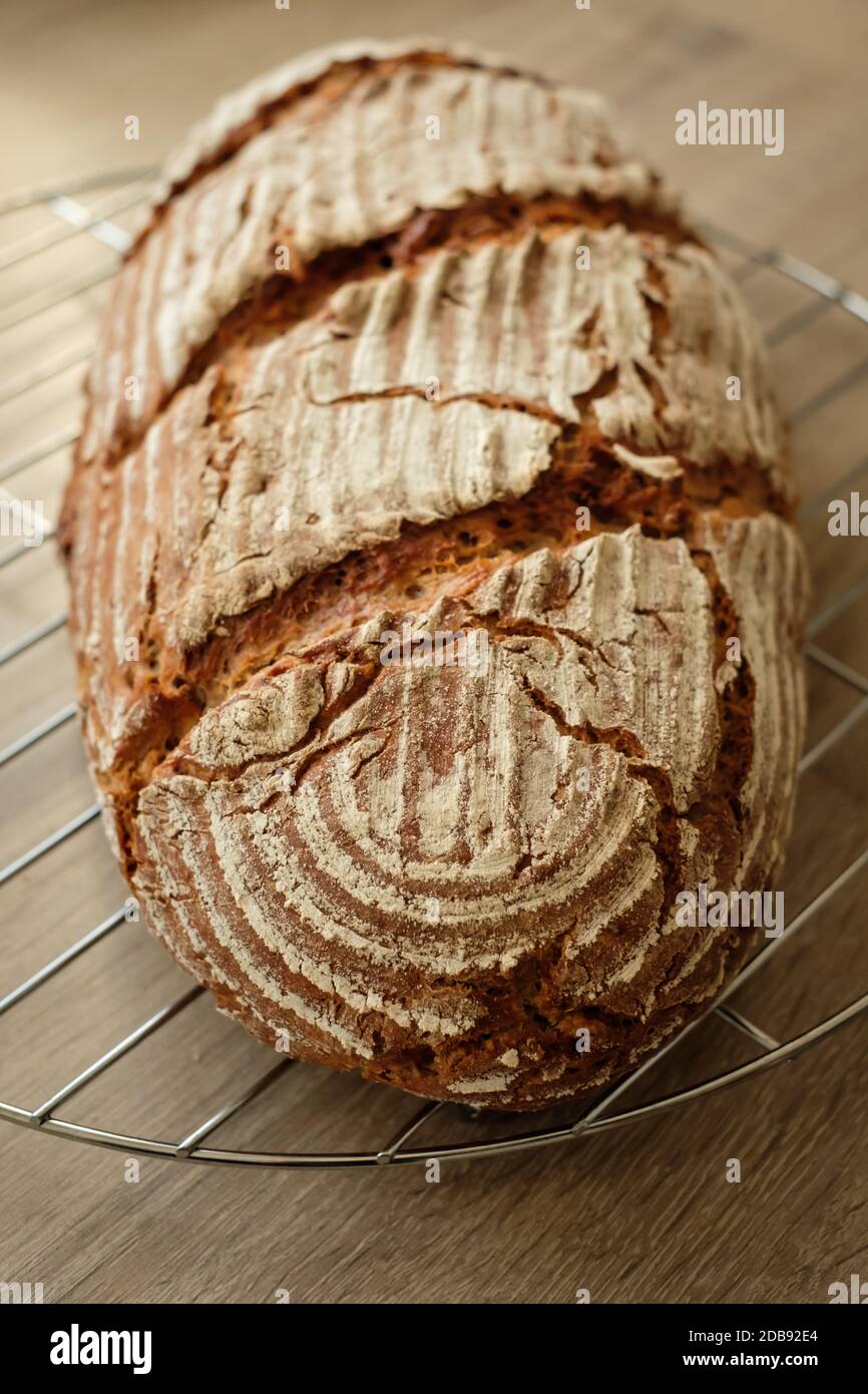 Brot selbst gebacken Foto Stock