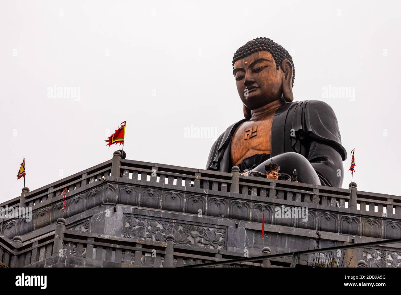 La grande statua del Buddha sul Fansipan a Sapa in Vietnam Foto Stock