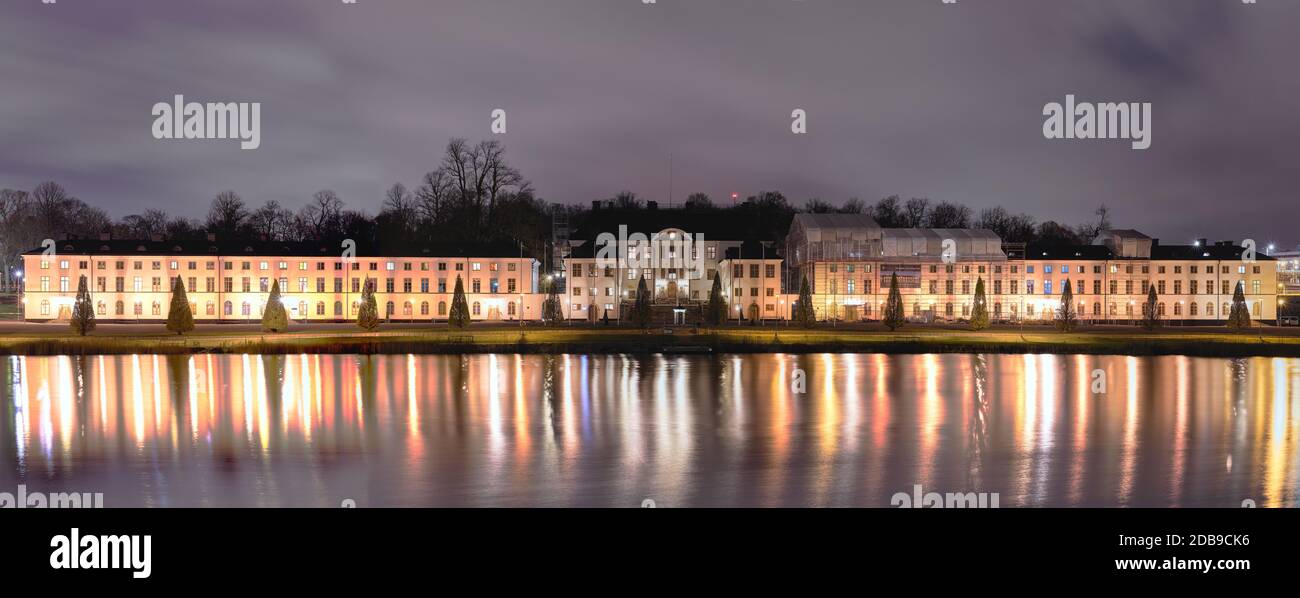 Castello Karlberg (Karlbergs Slott) a Solna, Stoccolma, Svezia, di notte Foto Stock