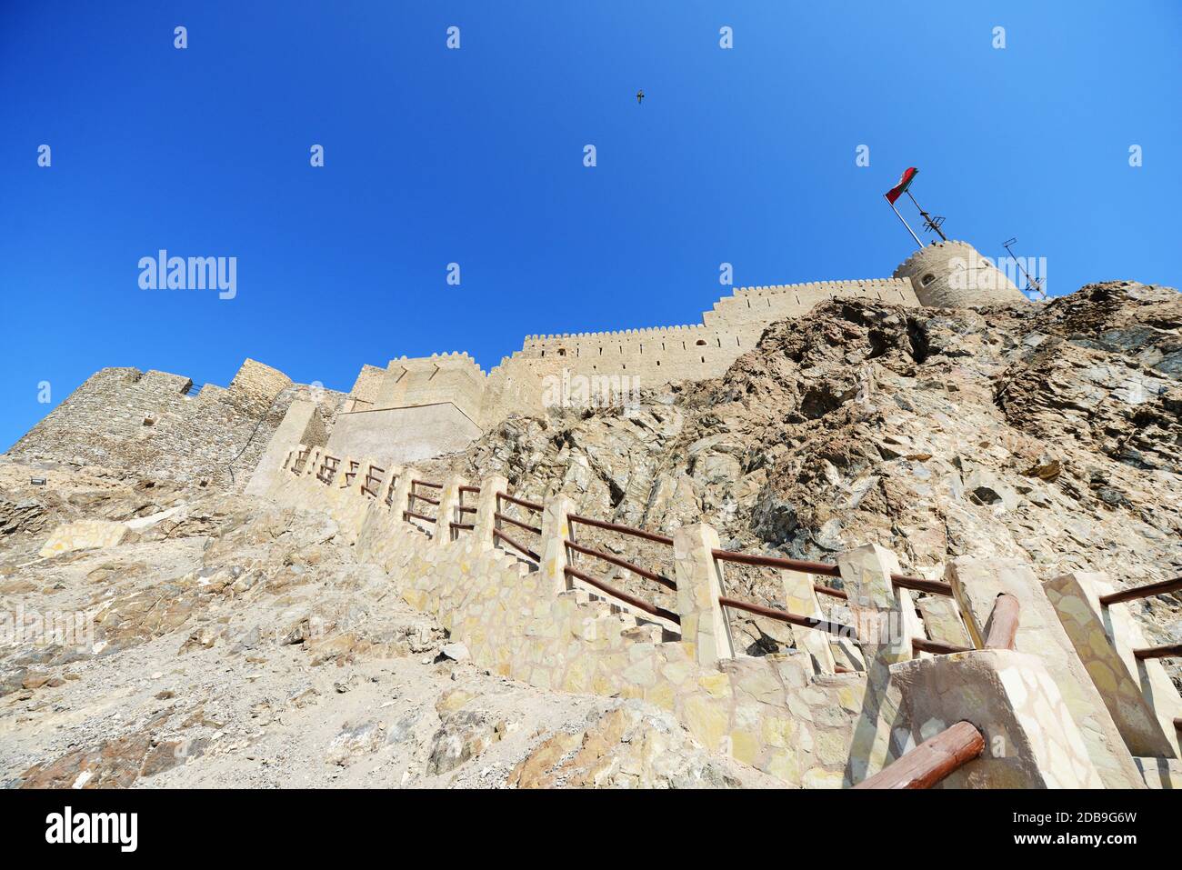 Salendo fino al forte Mutrah vicino Mascate, Oman. Foto Stock