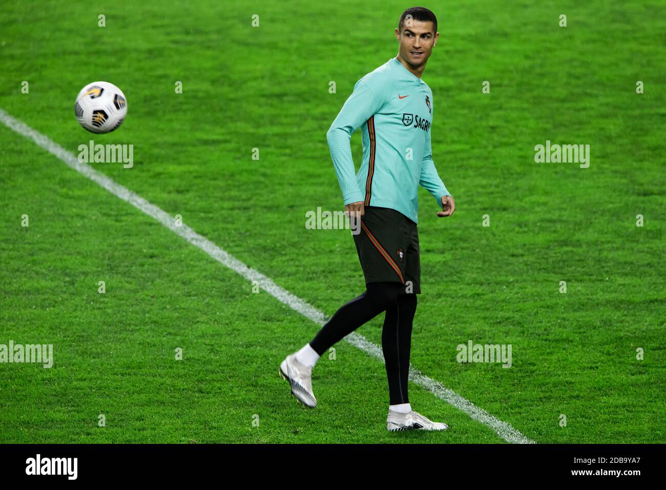 (201117) -- SPLIT, 17 novembre 2020 (Xinhua) -- Cristiano Ronaldo del Portogallo si allena prima della partita di gruppo della UEFA Nations League contro la Croazia allo stadio Poljud di Spalato, Croazia, 16 novembre 2020. (Milano SABIC/Pixsell via Xinhua) Foto Stock