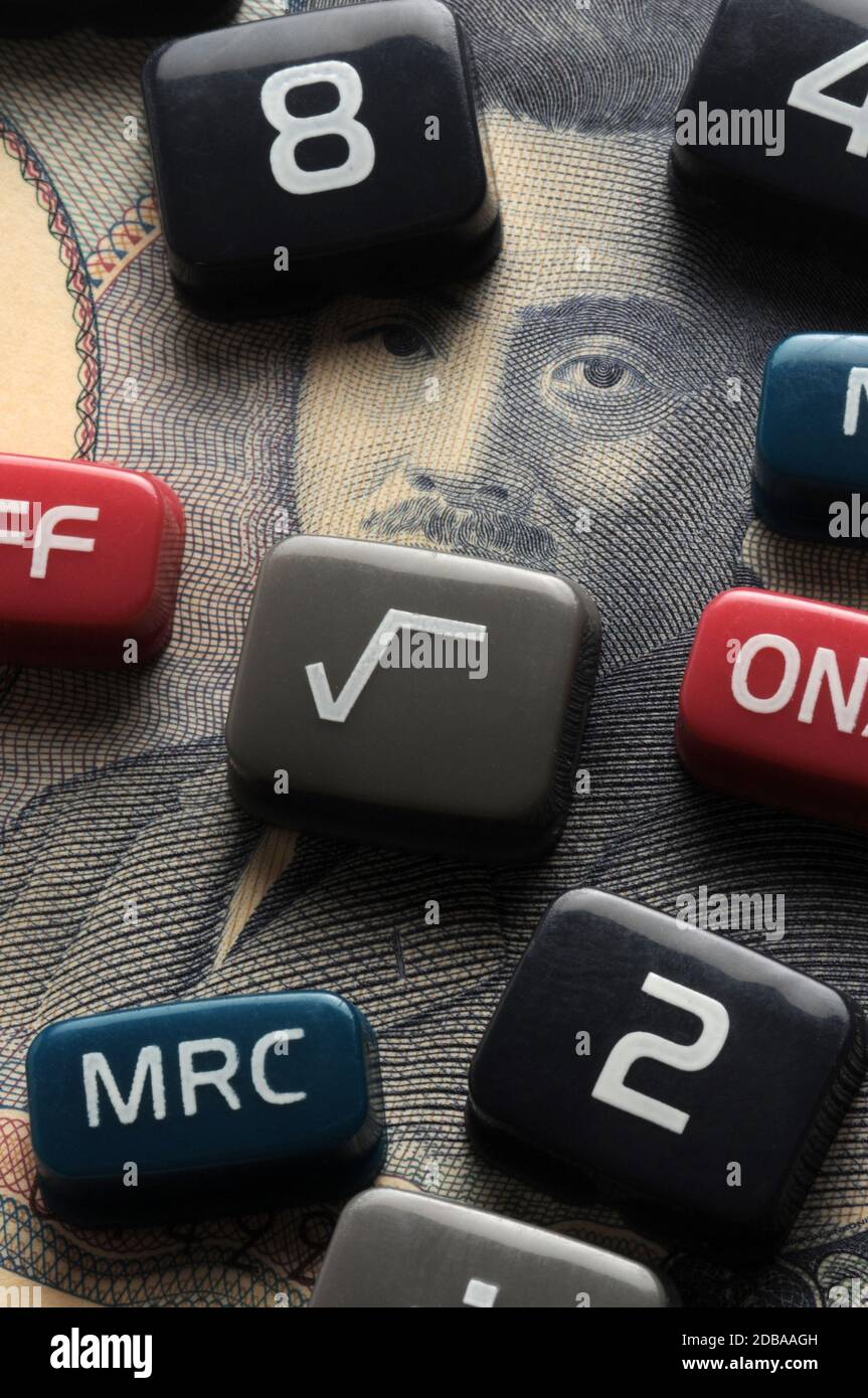 Chiavi di calcolatrice elettronica su banconota giapponese Foto Stock