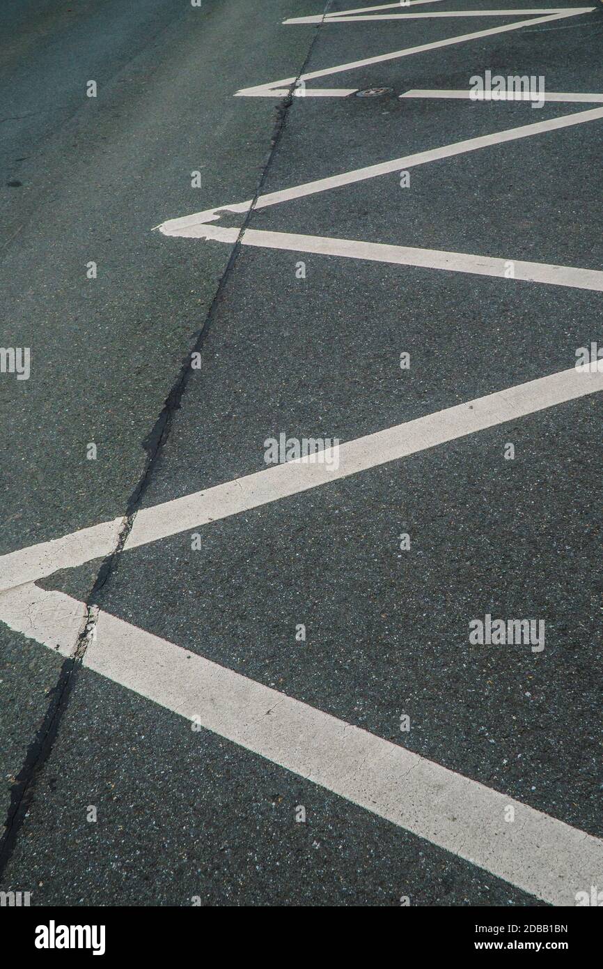 Nessun contrassegno di parcheggio sull'asfalto Foto Stock