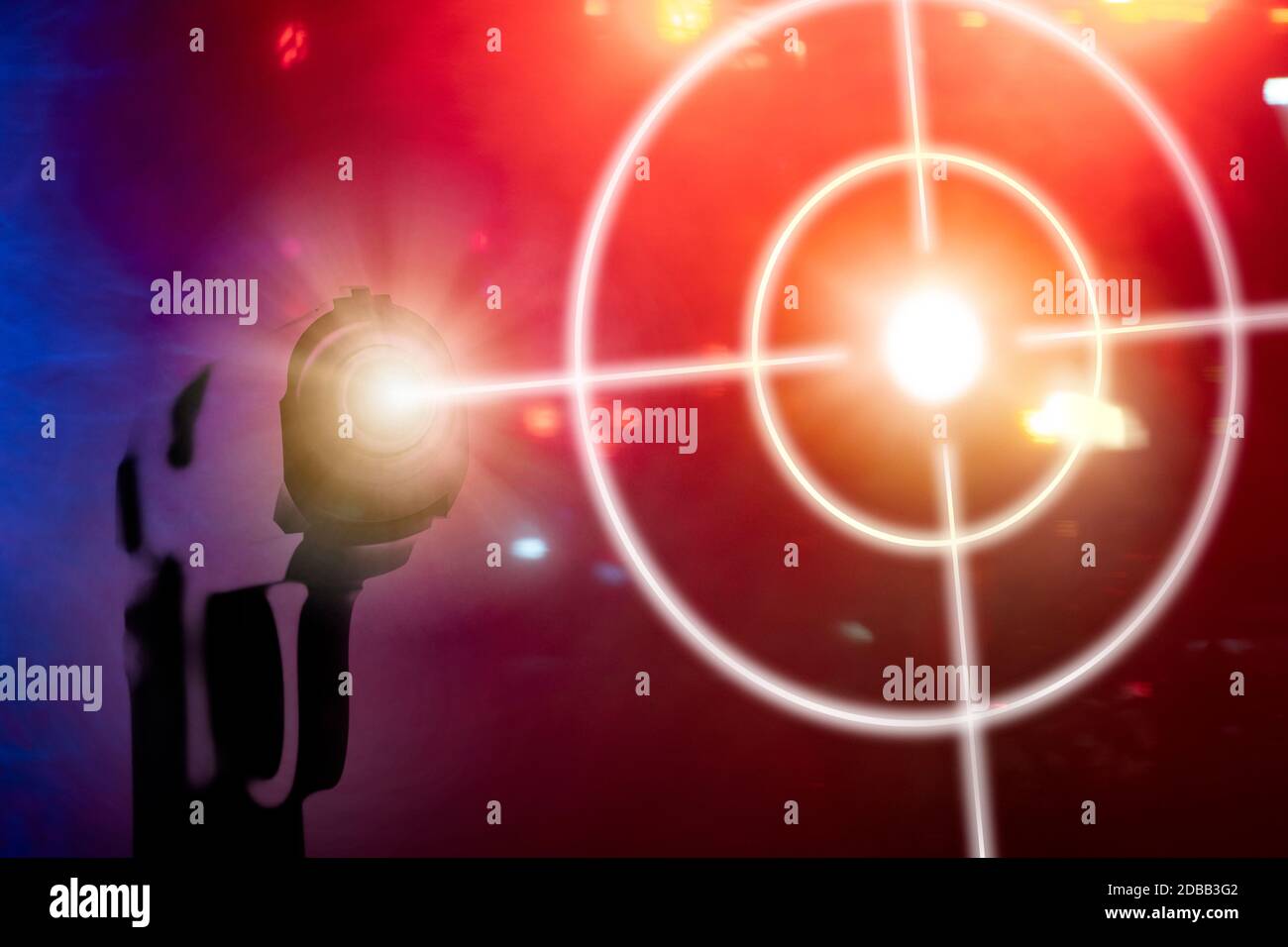 Bersaglio sparato su sfondo rosso con pistola Foto Stock