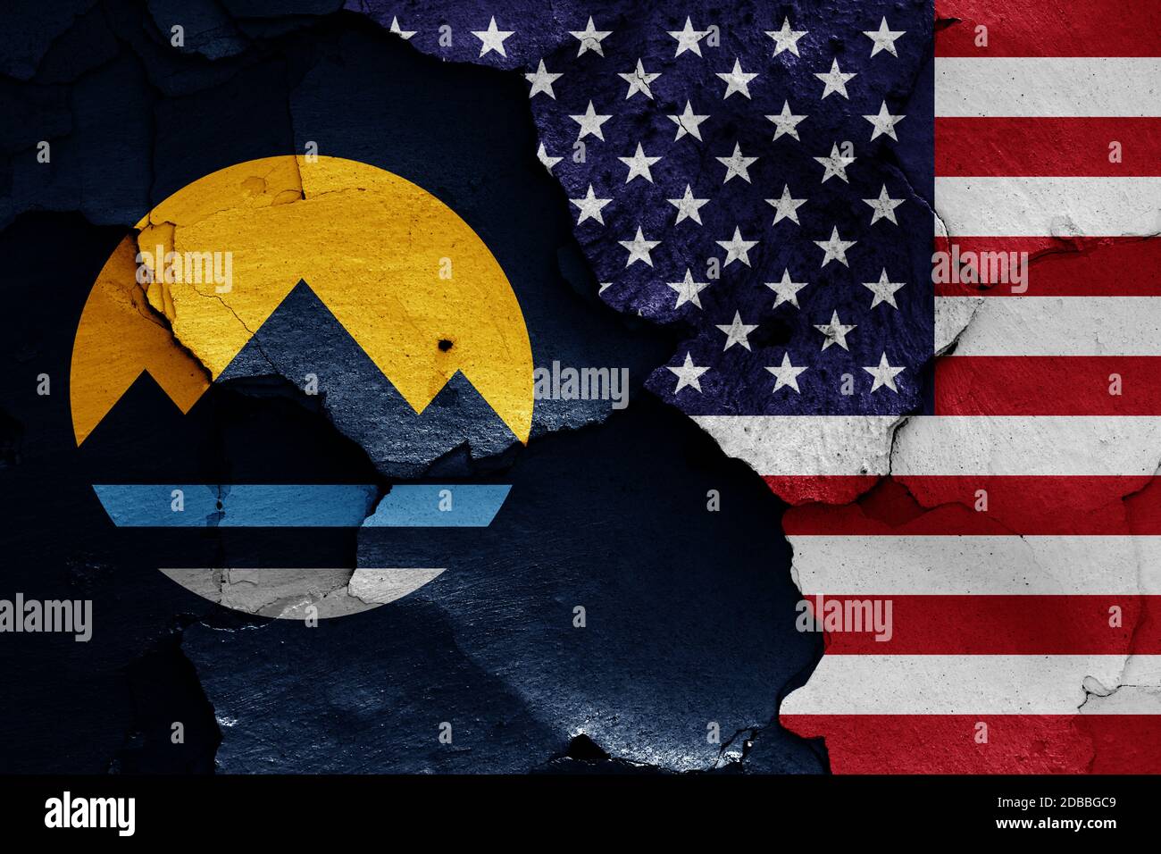 Bandiere di Reno e USA dipinte su pareti incrinate Foto Stock