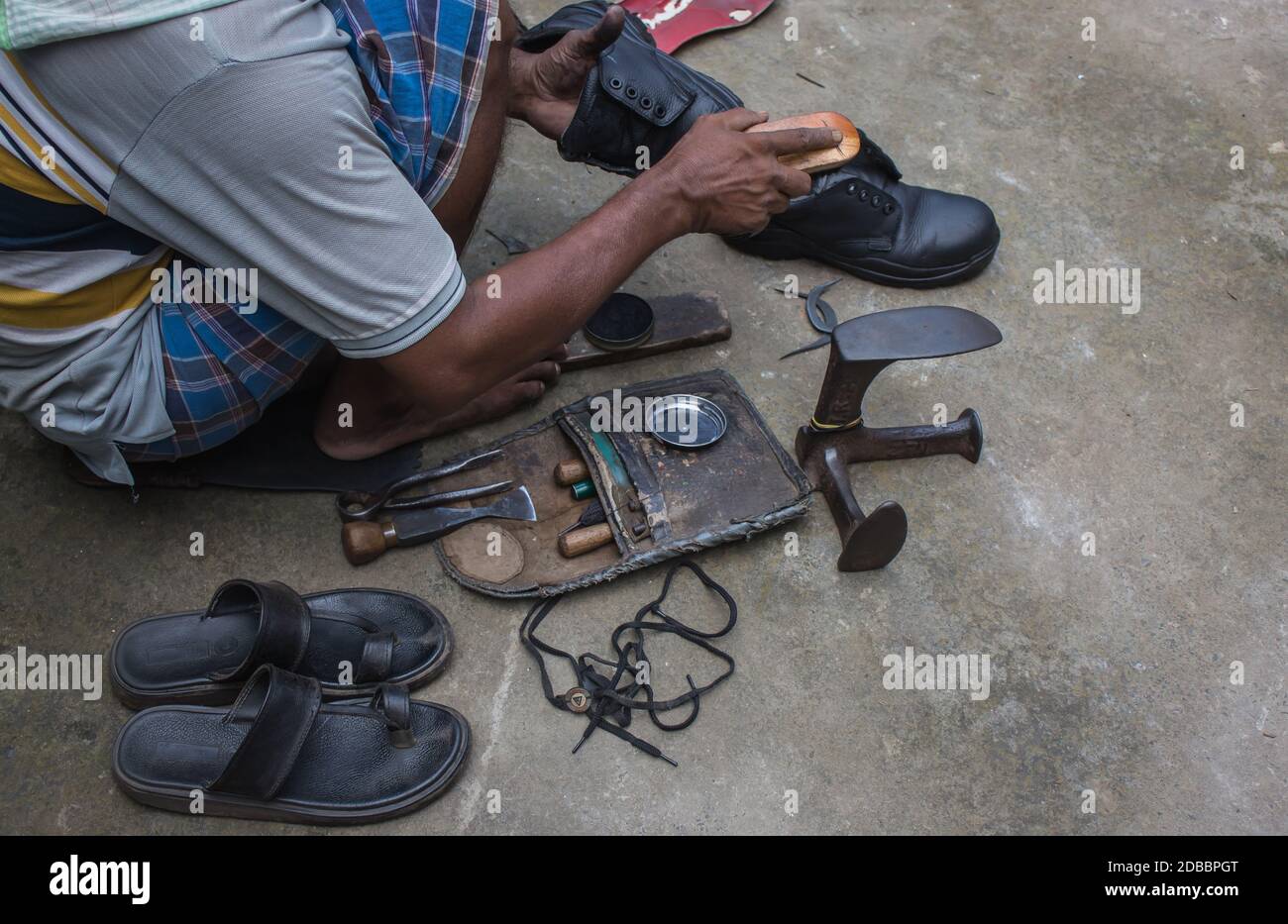 Ciabattino al lavoro immagini e fotografie stock ad alta risoluzione - Alamy