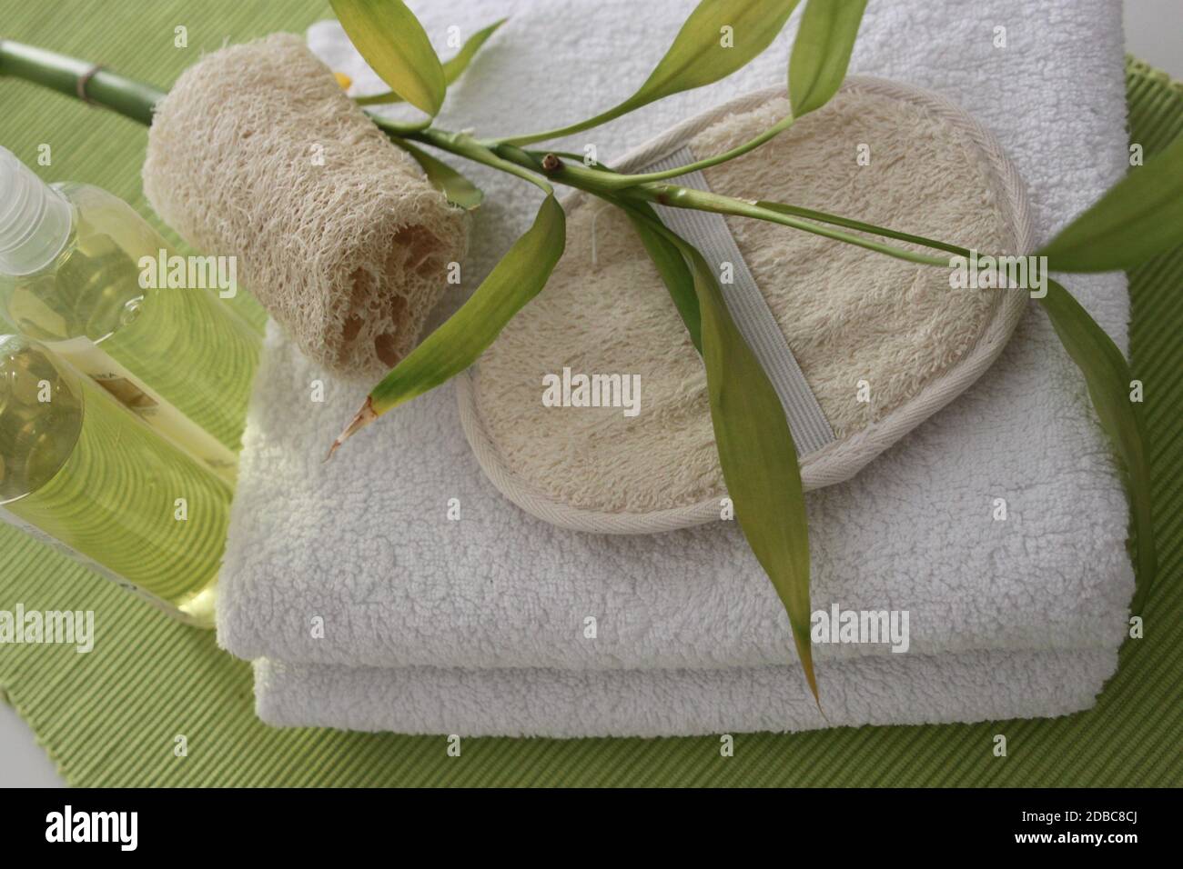 Sfondo: Prodotti freschi e verdi per il benessere e la bellezza Foto Stock