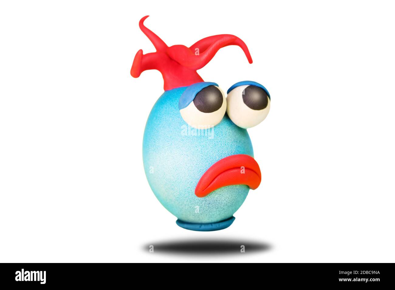 Uovo di Pasqua decorato su sfondo isolato. Buona Pasqua Foto Stock