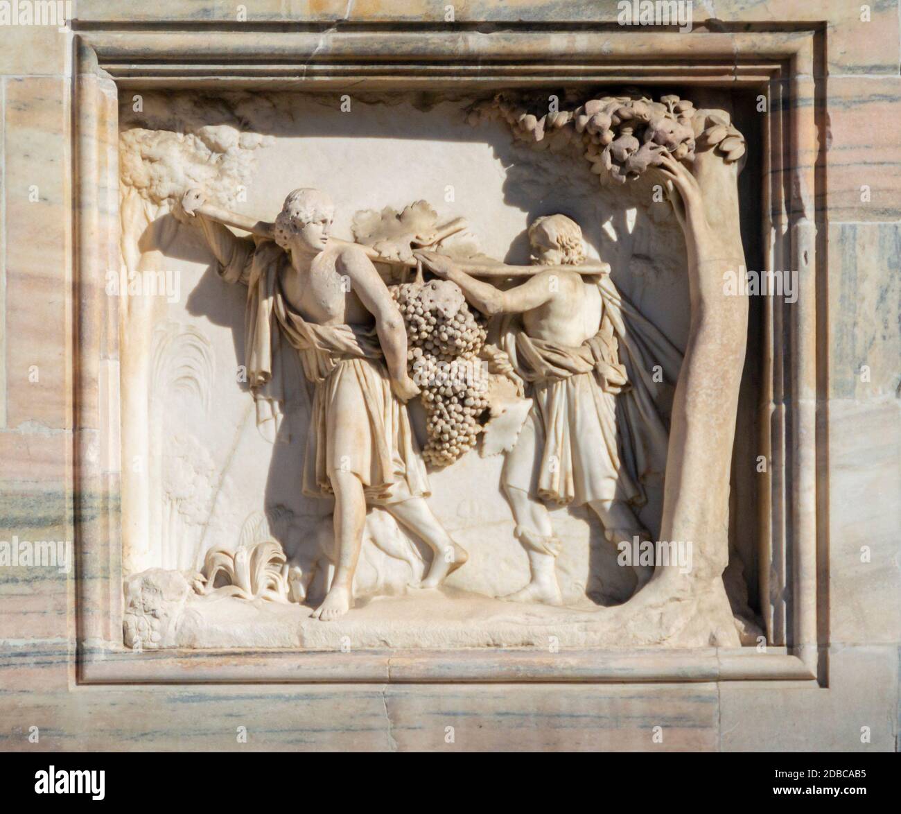 Dettaglio rilievo sulla facciata della cattedrale di Milano Foto Stock