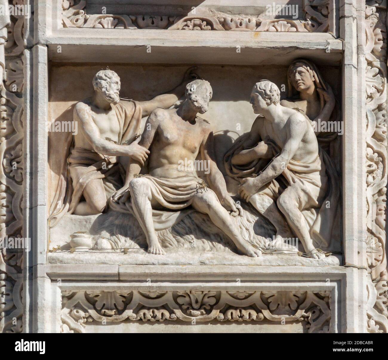 Dettaglio rilievo sulla facciata della cattedrale di Milano Foto Stock