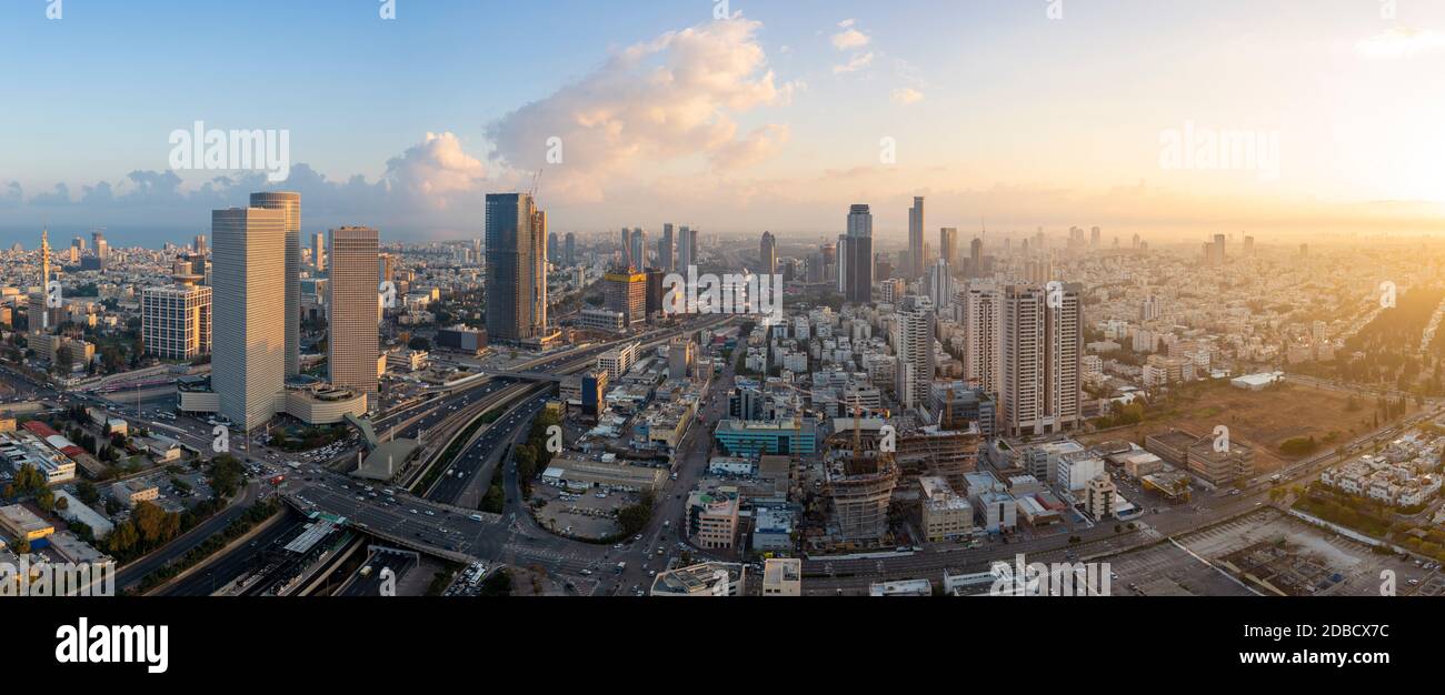 Skyline Di Tel Aviv All'Alba, Panorama Urbano Di Tel Aviv All'Alba, Israele Foto Stock