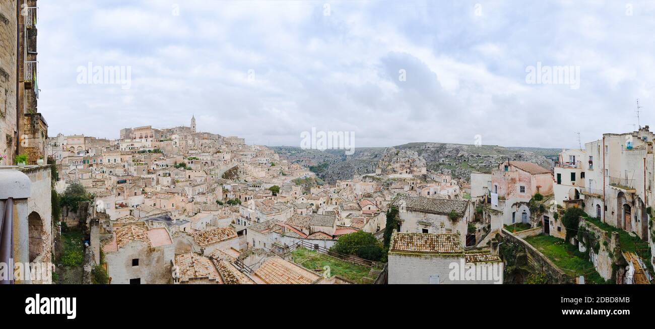 MATERA, Italia - 4 SET 2017: Panorama della città italiana a Matera, mostrando la famosa città medievale costruita su una roccia, con chiese e case di intricati, in Foto Stock