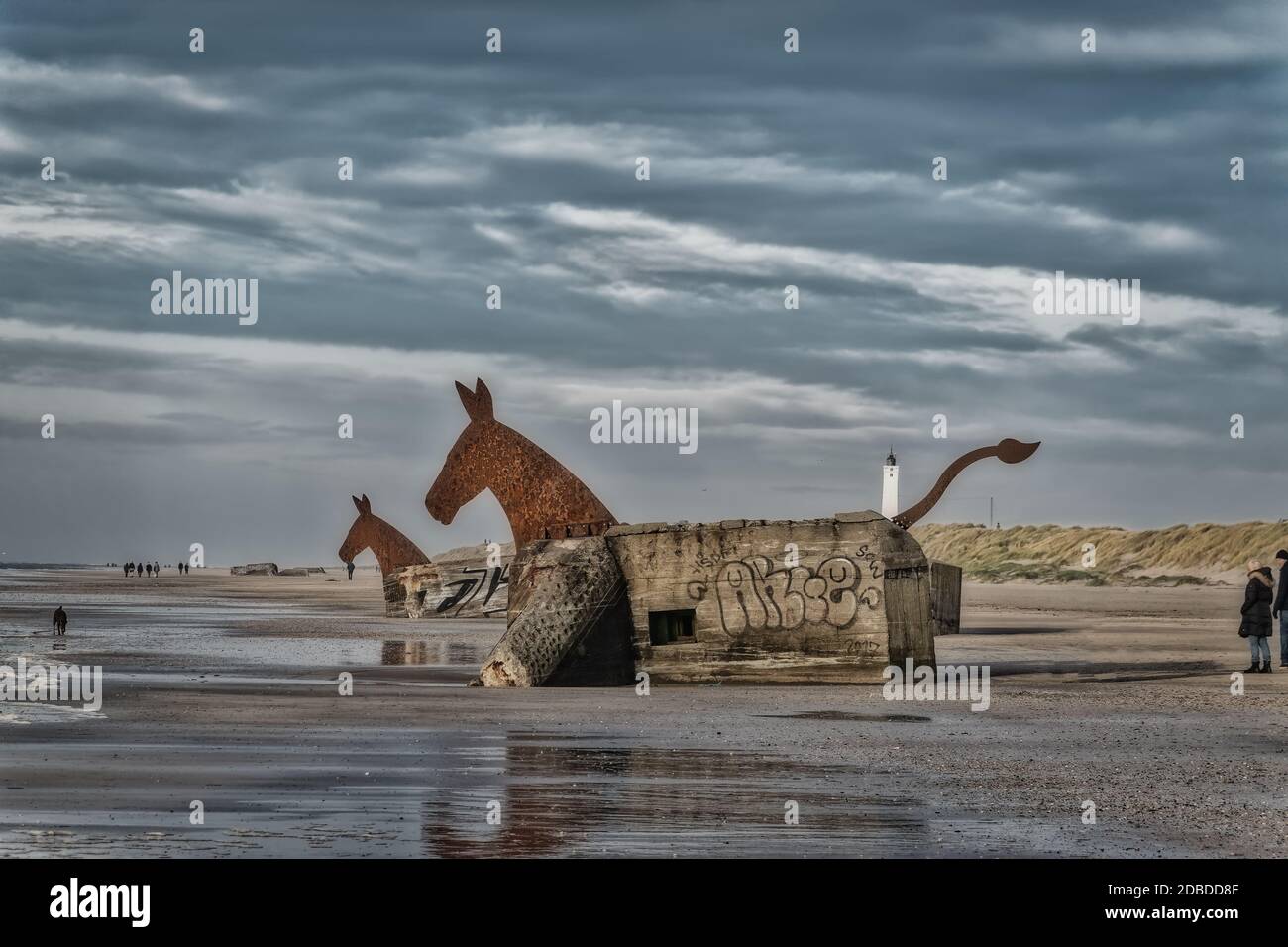Cavalli bunker di Jules sulla spiaggia di Blaavand, costa del Mare del Nord, Danimarca Foto Stock