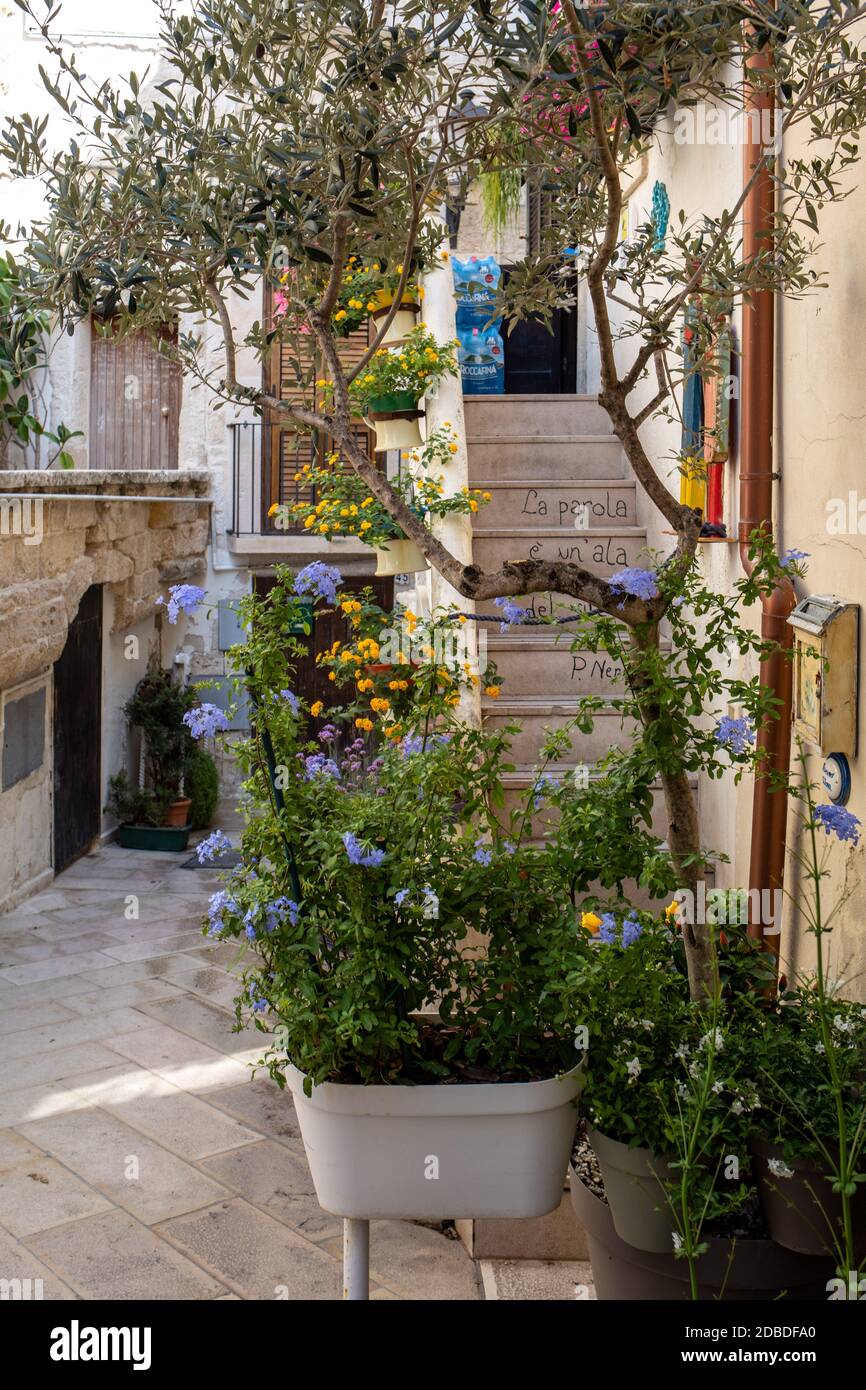 Polignano a Mare, Italia - 17 Settembre 2019: l'incantevole e romantico centro storico di Polignano a Mare, Puglia, Italia meridionale Foto Stock