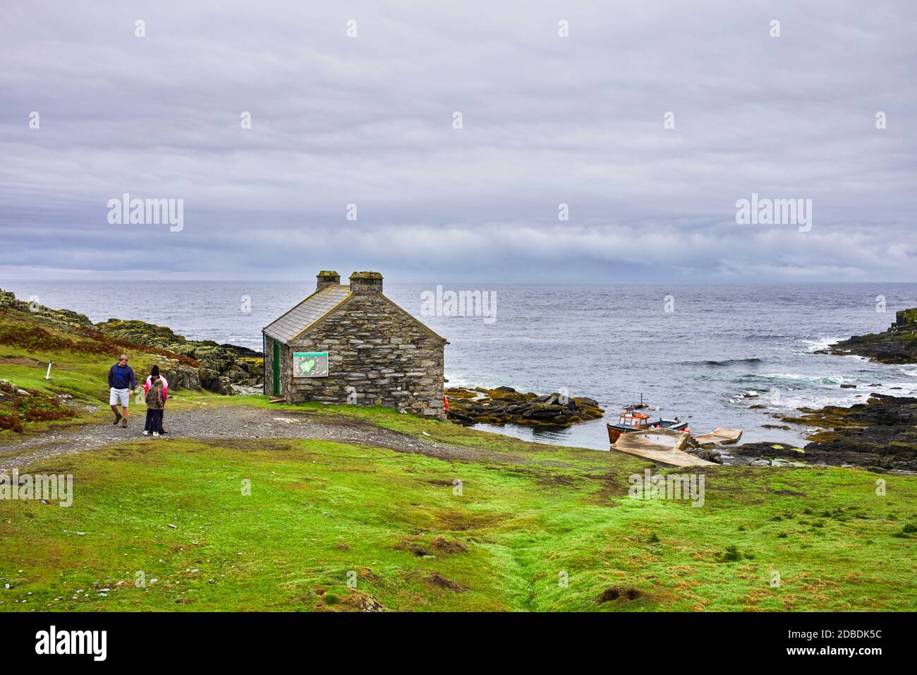 Il Porto Sud sul Calfo dell'uomo che mostra il verde brillante del paesaggio coperto di muschio Foto Stock