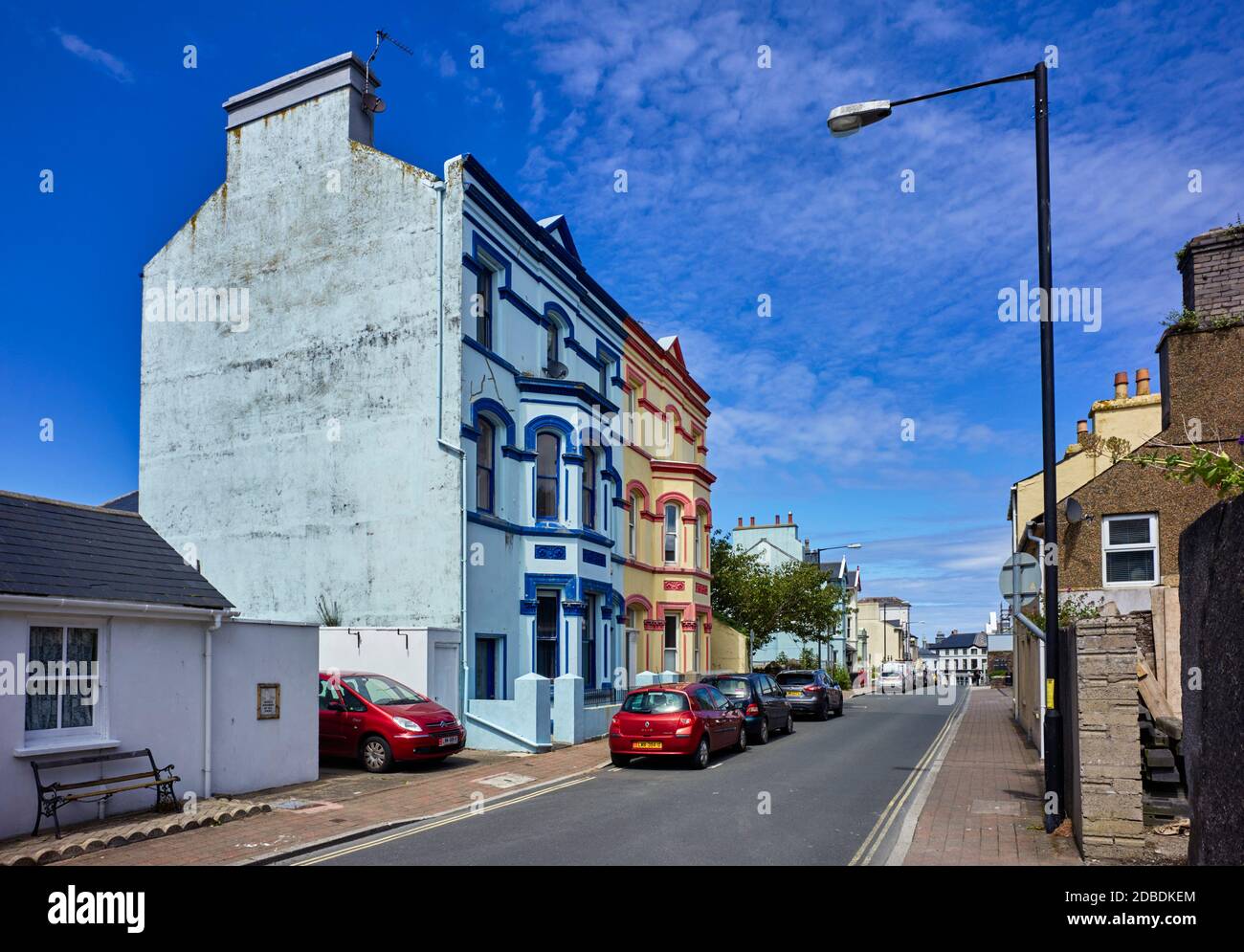 Guardando lungo Atol Street a Peel, Isola di Man Foto Stock