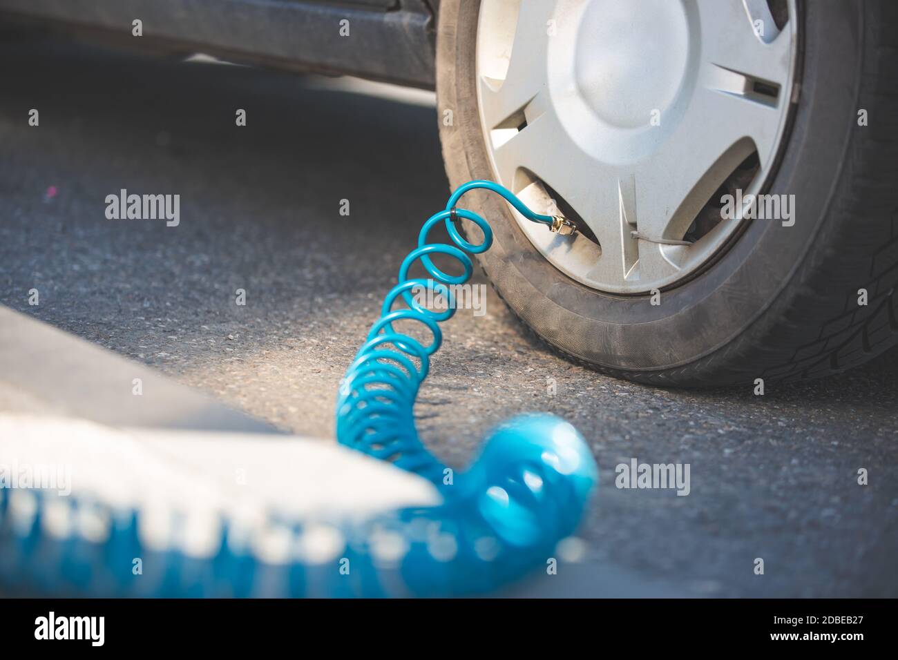 Gonfiare gomme auto immagini e fotografie stock ad alta risoluzione - Alamy