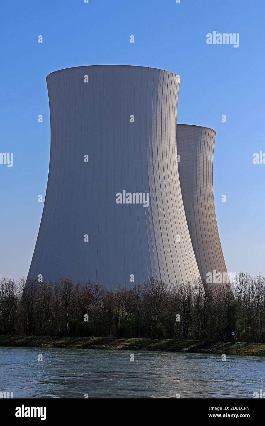 Simboli delle torri di raffreddamento ad energia atomica della centrale nucleare di Philippsburg Foto Stock