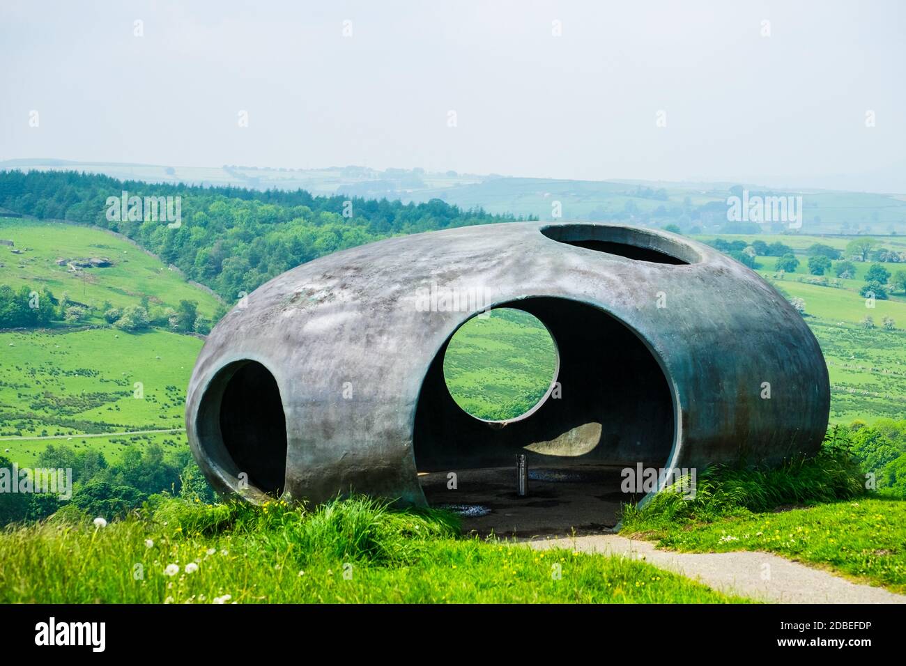 Vista della casa panoramica a forma di astronave al Wycoller Counrty Park Foto Stock