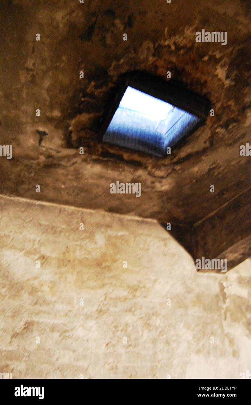 Interno delle camere a gas del campo di concentramento di Auschwitz Foto Stock
