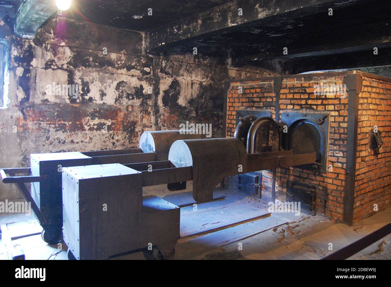Forni di cremazione al campo di concentramento di Auschwitz Foto Stock