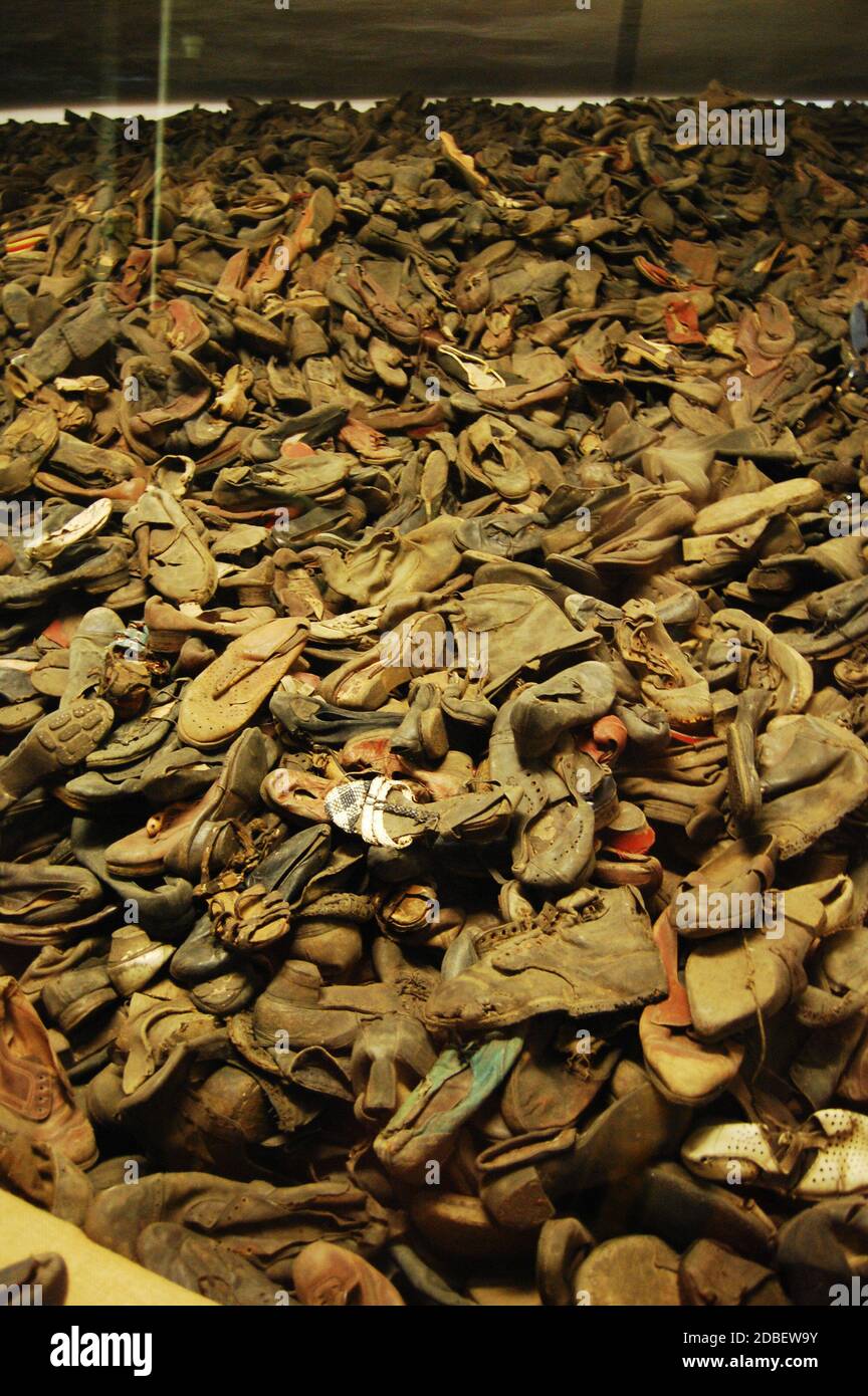 Mucchi di scarpe appartenenti a ebrei assassinati alla concentrazione di Auschwitz campo Foto Stock