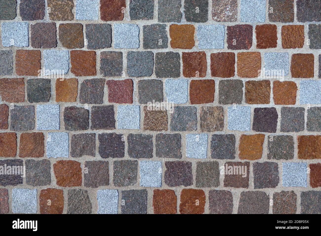 Dettaglio di un ciottolo fatto di diverso colore pietre per pavimentazione Foto Stock