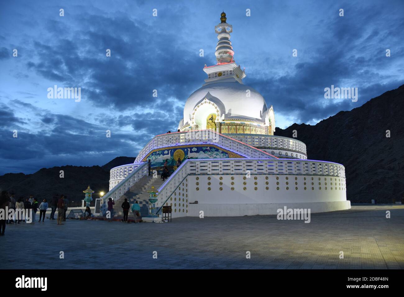 Shanti stupa, Leh, Jammu Kashmir, India Foto Stock