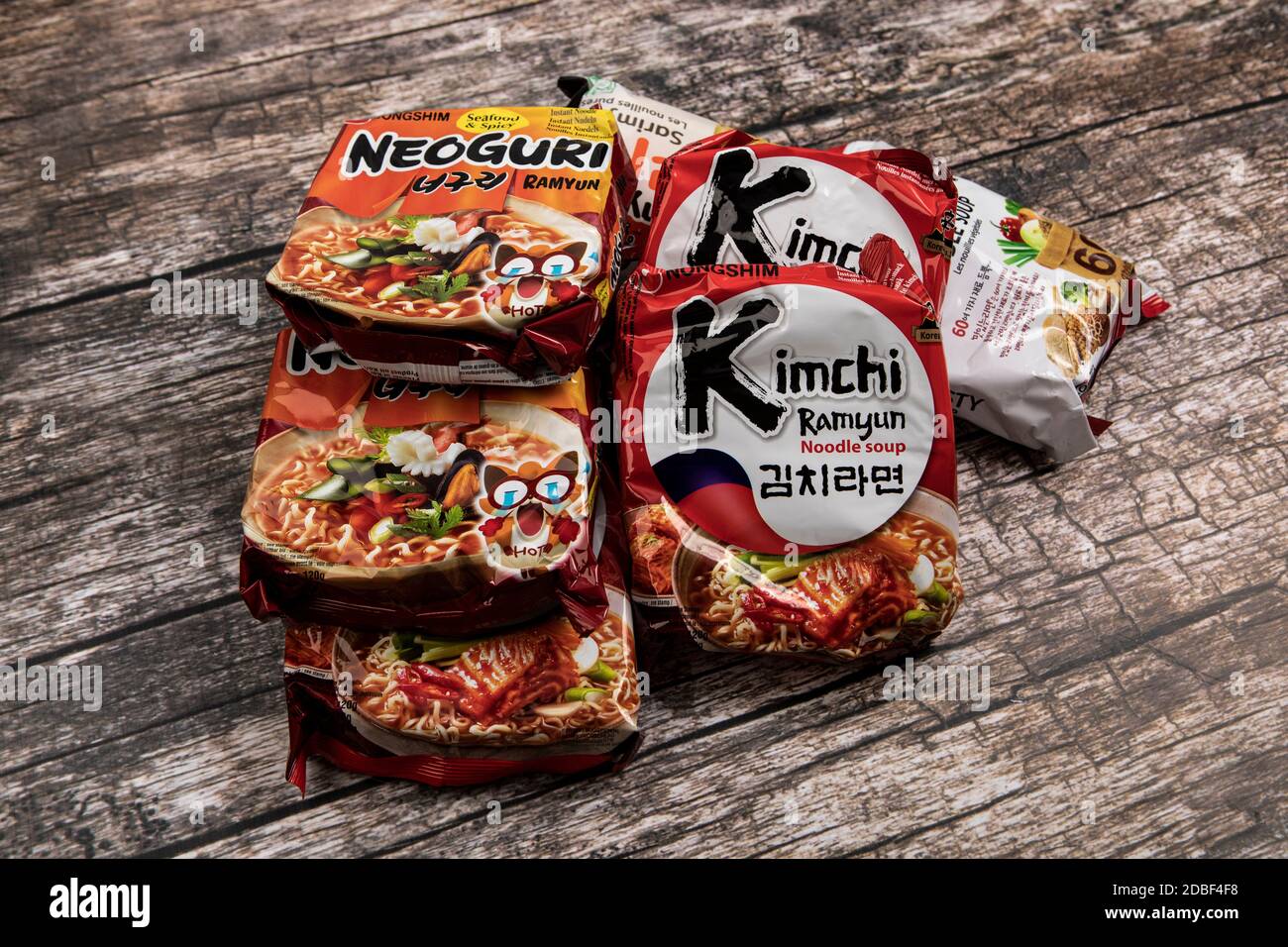 Neoguri ramyun immagini e fotografie stock ad alta risoluzione - Alamy