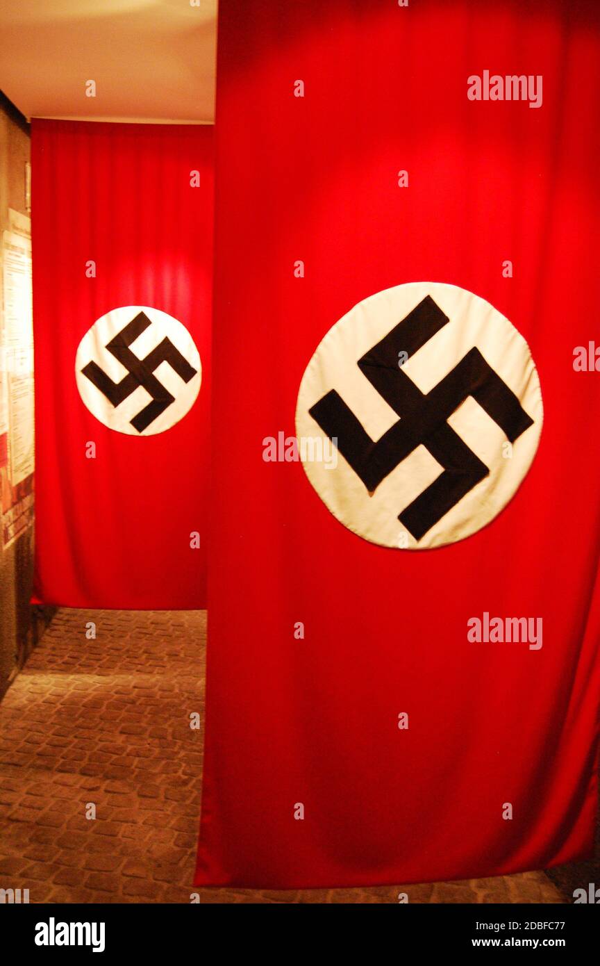 Bandiere di swastika nel Museo Ebraico, Cracovia, Polonia Foto Stock